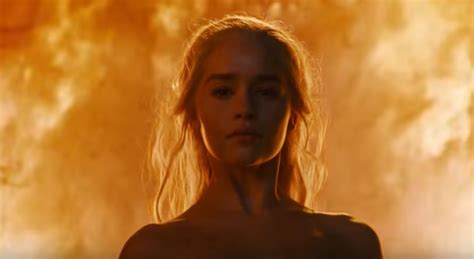 daenerys targaryen topless|Game Of Thrones Emilia Clarkes Stance On Nude Scenes Over。